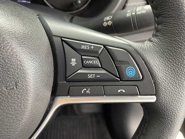 日産 キックス 鹿児島県 2020(令2)年 6.2万km ブリリアントホワイトパール 純正ＳＤナビ/（フルセグ/Bluetooth/CD）/プロパイロット　/アラウンドビューモニター/バックカメラ　/純正ドライブレコーダー　/ビルドインＥＴＣ　/シートヒーター　/ハーフレザー　/デジタルインナーミラー　/ルーフエンドスポイラー　/ルーフレール　/レーンキープアシスト/ステアリングスイッチ/ステアリングヒーター/フォグライト/オートライト/LEDヘッドライト/純正17インチアルミホイール/スマートキー/プッシュスタートボタン/スペアキー1本