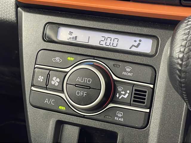 ダイハツ タント ファンクロスターボ 千葉県 2022(令4)年 0.9万km クロムグレーメタリック 純正ナビ/　CD/DVD/Bluetooth/フルセグTV/スマートアシスト/衝突軽減ブレーキ/クリアランスソナー/全方位カメラ/標識認識機能/電動パーキング/オートホールド/オートハイビーム/両側パワスラ/前席シートヒーター/ルーフレール/LEDライト/フォグランプ/前方ドラレコ/ETC/フロアマット