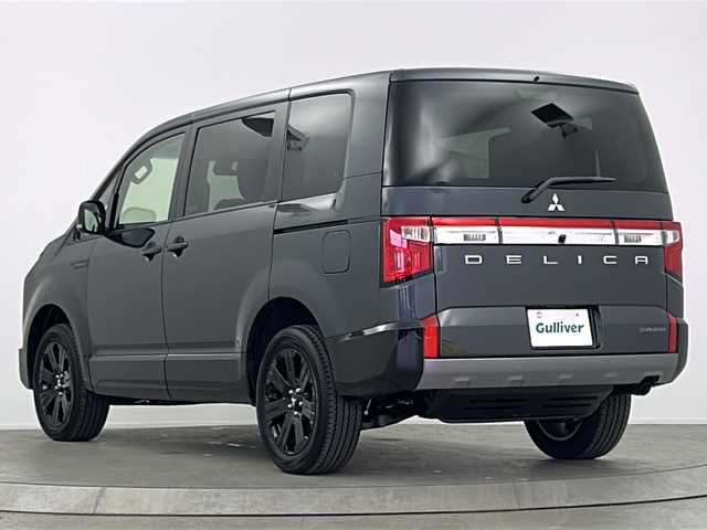 三菱 デリカＤ：５ シャモニー 大阪府 2025(令7)年 0.1千km グラファイトグレーメタリック/ブラックマイカ 登録済み未使用車/全方位カメラ(バック、サイド、フロント)/ブラインドスポットモニター/パワースライドドア/パワーバックドア/E-Assist/・衝突被害軽減ブレーキシステム/・車線逸脱警報システム/・レーダークルーズコントロールシステム/・オートマチックハイビーム/・誤発進抑制機能/・後側方車両検知警報システム/・後退時交差車車両検知警報システム/両側パワースライドドア/パワーバックドア/電動サイドステップレス/パワーシート(D席)/シートヒーター(D/N席)/ステアリングヒーター/ハーフレザーシート/純正AW/オートライト/保証書/取扱説明書/CHAMONIX (8人)　4WD　e-Assist/オリジナルナビ取付パッケージ＋リアモニター取付パッケージ(25/300)　ステップレス　（8人）