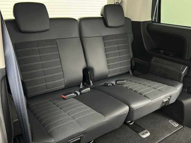 三菱 デリカＤ：５ シャモニー 大阪府 2025(令7)年 0.1千km グラファイトグレーメタリック/ブラックマイカ 登録済み未使用車/全方位カメラ(バック、サイド、フロント)/ブラインドスポットモニター/パワースライドドア/パワーバックドア/E-Assist/・衝突被害軽減ブレーキシステム/・車線逸脱警報システム/・レーダークルーズコントロールシステム/・オートマチックハイビーム/・誤発進抑制機能/・後側方車両検知警報システム/・後退時交差車車両検知警報システム/両側パワースライドドア/パワーバックドア/電動サイドステップレス/パワーシート(D席)/シートヒーター(D/N席)/ステアリングヒーター/ハーフレザーシート/純正AW/オートライト/保証書/取扱説明書/CHAMONIX (8人)　4WD　e-Assist/オリジナルナビ取付パッケージ＋リアモニター取付パッケージ(25/300)　ステップレス　（8人）