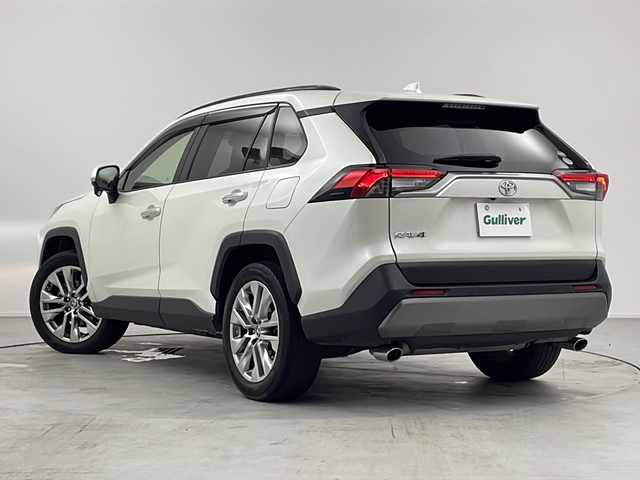 トヨタ ＲＡＶ４ G Zパッケージ 愛知県 2020(令2)年 3.1万km ホワイトパールクリスタルシャイン 純正ディーラーオプション9インチナビ/【Bluetooth/フルセグTV/CD/DVD】/パノラマルーフ/レザーシート/デジタルインナーミラー/バックカメラ/トヨタセーフティーセンス/・プリクラッシュセーフティー/・レーントレーシングアシスト/・レーダークルーズコントロール/・オートマチックハイビーム/・ロードサインアシスト/・ブラインドスポットモニター/・パーキングサポートブレーキ/パワーバックドア/ステアリングヒーター/電動格納ミラー/シートメモリー/パワーシート/シートヒーター/ステアリングスイッチ/純正ドアバイザー/純正フロアマット/ビルトインETC2.0/純正19インチアルミホイール/電動格納ミラー/LEDオートライト