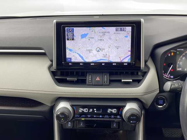 トヨタ ＲＡＶ４ G Zパッケージ 愛知県 2020(令2)年 3.1万km ホワイトパールクリスタルシャイン 純正ディーラーオプション9インチナビ/【Bluetooth/フルセグTV/CD/DVD】/パノラマルーフ/レザーシート/デジタルインナーミラー/バックカメラ/トヨタセーフティーセンス/・プリクラッシュセーフティー/・レーントレーシングアシスト/・レーダークルーズコントロール/・オートマチックハイビーム/・ロードサインアシスト/・ブラインドスポットモニター/・パーキングサポートブレーキ/パワーバックドア/ステアリングヒーター/電動格納ミラー/シートメモリー/パワーシート/シートヒーター/ステアリングスイッチ/純正ドアバイザー/純正フロアマット/ビルトインETC2.0/純正19インチアルミホイール/電動格納ミラー/LEDオートライト