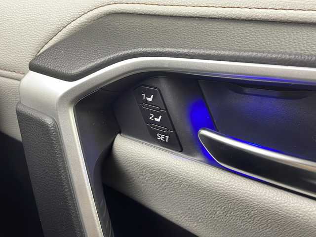 トヨタ ＲＡＶ４ G Zパッケージ 愛知県 2020(令2)年 3.1万km ホワイトパールクリスタルシャイン 純正ディーラーオプション9インチナビ/【Bluetooth/フルセグTV/CD/DVD】/パノラマルーフ/レザーシート/デジタルインナーミラー/バックカメラ/トヨタセーフティーセンス/・プリクラッシュセーフティー/・レーントレーシングアシスト/・レーダークルーズコントロール/・オートマチックハイビーム/・ロードサインアシスト/・ブラインドスポットモニター/・パーキングサポートブレーキ/パワーバックドア/ステアリングヒーター/電動格納ミラー/シートメモリー/パワーシート/シートヒーター/ステアリングスイッチ/純正ドアバイザー/純正フロアマット/ビルトインETC2.0/純正19インチアルミホイール/電動格納ミラー/LEDオートライト