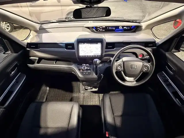 ホンダ フリード＋ G ホンダセンシング 東京都 2022(令4)年 1.3万km クリスタルブラックパール ワンオーナー/Sパッケージ/Cパッケージ/純正SDナビ【VXM-227VFNi】/（フルセグ/BTオーディオ/AppleCarPlay）/バックカメラ/ドライブレコーダー【CS-91FH】/両側パワースライドドア/ホンダセンシング/・アダクティブクルーズコントロール/・車線維持支援システム/・路外逸脱抑制機能/・誤発進抑制機能/前席シートヒーター/LEDヘッドランプ/アクティブコーナリングランプ/ETC/取扱説明書/保証書