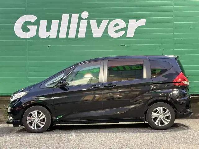 ホンダ フリード＋ G ホンダセンシング 東京都 2022(令4)年 1.3万km クリスタルブラックパール ワンオーナー/Sパッケージ/Cパッケージ/純正SDナビ【VXM-227VFNi】/（フルセグ/BTオーディオ/AppleCarPlay）/バックカメラ/ドライブレコーダー【CS-91FH】/両側パワースライドドア/ホンダセンシング/・アダクティブクルーズコントロール/・車線維持支援システム/・路外逸脱抑制機能/・誤発進抑制機能/前席シートヒーター/LEDヘッドランプ/アクティブコーナリングランプ/ETC/取扱説明書/保証書
