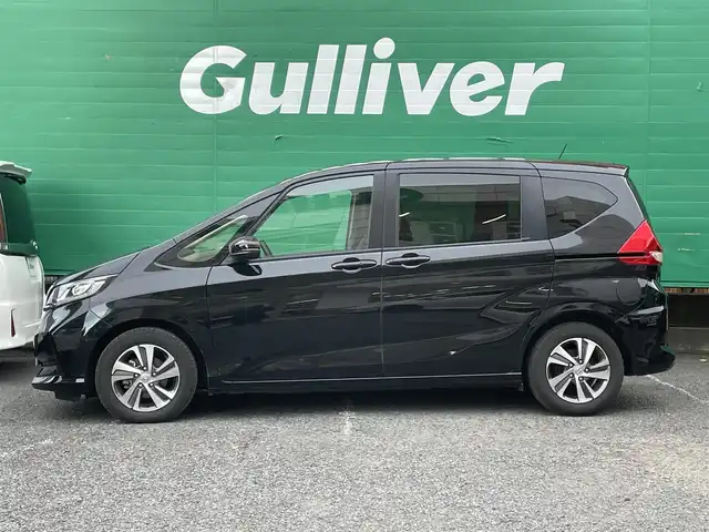 ホンダ フリード＋ G ホンダセンシング 東京都 2022(令4)年 1.3万km クリスタルブラックパール ワンオーナー/Sパッケージ/Cパッケージ/純正SDナビ【VXM-227VFNi】/（フルセグ/BTオーディオ/AppleCarPlay）/バックカメラ/ドライブレコーダー【CS-91FH】/両側パワースライドドア/ホンダセンシング/・アダクティブクルーズコントロール/・車線維持支援システム/・路外逸脱抑制機能/・誤発進抑制機能/前席シートヒーター/LEDヘッドランプ/アクティブコーナリングランプ/ETC/取扱説明書/保証書