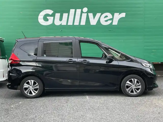 ホンダ フリード＋ G ホンダセンシング 東京都 2022(令4)年 1.3万km クリスタルブラックパール ワンオーナー/Sパッケージ/Cパッケージ/純正SDナビ【VXM-227VFNi】/（フルセグ/BTオーディオ/AppleCarPlay）/バックカメラ/ドライブレコーダー【CS-91FH】/両側パワースライドドア/ホンダセンシング/・アダクティブクルーズコントロール/・車線維持支援システム/・路外逸脱抑制機能/・誤発進抑制機能/前席シートヒーター/LEDヘッドランプ/アクティブコーナリングランプ/ETC/取扱説明書/保証書