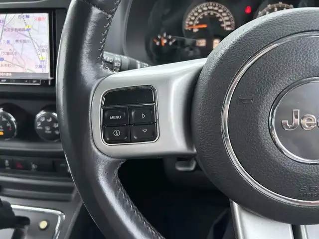 クライスラー・ジープ ジープ コンパス フリードライブエディション 埼玉県 2017(平29)年 7.6万km 黒 ヒーテッドミラー/クルーズコントロール/社外ナビ（Ｂｌｕｅｔｏｏｔｈ、ＣＤ、ＤＶＤ、ワンセグＴＶ）/バックカメラ/MTモード付AT/横滑り防止装置/オートライト/リモコンキー/スペアキー/ＥＴＣ