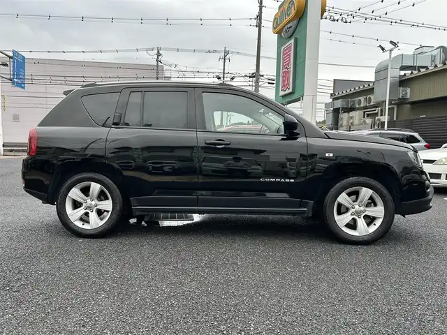 クライスラー・ジープ ジープ コンパス フリードライブエディション 埼玉県 2017(平29)年 7.6万km 黒 ヒーテッドミラー/クルーズコントロール/社外ナビ（Ｂｌｕｅｔｏｏｔｈ、ＣＤ、ＤＶＤ、ワンセグＴＶ）/バックカメラ/MTモード付AT/横滑り防止装置/オートライト/リモコンキー/スペアキー/ＥＴＣ
