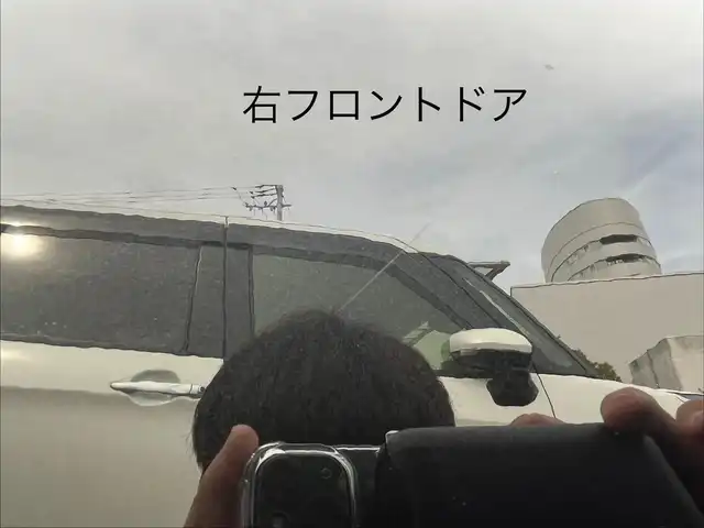 トヨタ ヤリスクロス ハイブリッド Z 三重県 2023(令5)年 2.9万km ブラックマイカ パノラミックビューモニター/トヨタコネクトナビ（Bluetooth/AM/FM/USB/Miracast/AppleCarPlay/AndroidAuto）/シートヒーター（前席）/ハーフレザー/ステアリングヒーター/ステアリングスイッチ/パワーシート（運転席）/セーフティセンス（プリクラッシュセーフティ/レーントレーシングアシスト/レーダークルーズコントロール/オートマチックハイビーム/ロードサインアシスト)/先行車発進告知機能/セカンダリーコリジョンブレーキ/パーキングサポートブレーキ（前後方静止物）/アダプティブハイビームアシスト/カラーヘッドアップディスプレイ/ドライブレコーダー付自動防眩インナーミラー/ETC/フルLEDヘッドランプ/オートライト/フルLEDリアコンビネーションランプ/LED照明付バニティミラー（前席）/ナノイーX/ヘッドレスト別体型ブラック合皮/アイボリーツィード調ファブリックコンビシート/シートバックポケット（助手席）/シートアンダートレイ（助手席）/スペアキー