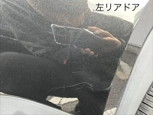 トヨタ ヤリスクロス ハイブリッド Z 三重県 2023(令5)年 2.9万km ブラックマイカ パノラミックビューモニター/トヨタコネクトナビ（Bluetooth/AM/FM/USB/Miracast/AppleCarPlay/AndroidAuto）/シートヒーター（前席）/ハーフレザー/ステアリングヒーター/ステアリングスイッチ/パワーシート（運転席）/セーフティセンス（プリクラッシュセーフティ/レーントレーシングアシスト/レーダークルーズコントロール/オートマチックハイビーム/ロードサインアシスト)/先行車発進告知機能/セカンダリーコリジョンブレーキ/パーキングサポートブレーキ（前後方静止物）/アダプティブハイビームアシスト/カラーヘッドアップディスプレイ/ドライブレコーダー付自動防眩インナーミラー/ETC/フルLEDヘッドランプ/オートライト/フルLEDリアコンビネーションランプ/LED照明付バニティミラー（前席）/ナノイーX/ヘッドレスト別体型ブラック合皮/アイボリーツィード調ファブリックコンビシート/シートバックポケット（助手席）/シートアンダートレイ（助手席）/スペアキー