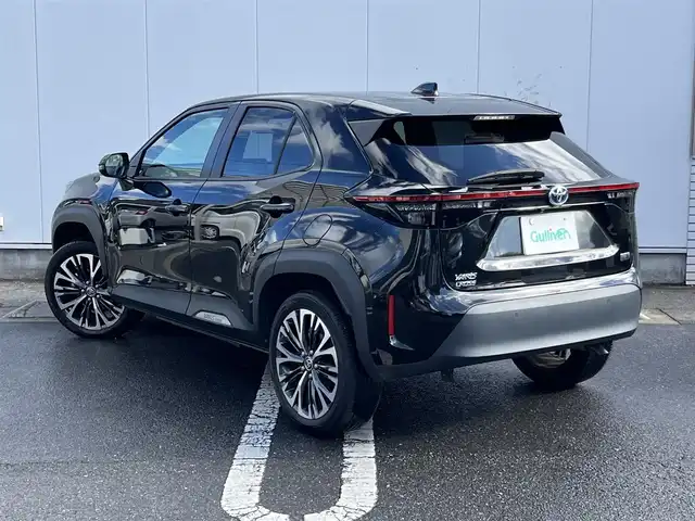 トヨタ ヤリスクロス ハイブリッド Z 三重県 2023(令5)年 2.9万km ブラックマイカ パノラミックビューモニター/トヨタコネクトナビ（Bluetooth/AM/FM/USB/Miracast/AppleCarPlay/AndroidAuto）/シートヒーター（前席）/ハーフレザー/ステアリングヒーター/ステアリングスイッチ/パワーシート（運転席）/セーフティセンス（プリクラッシュセーフティ/レーントレーシングアシスト/レーダークルーズコントロール/オートマチックハイビーム/ロードサインアシスト)/先行車発進告知機能/セカンダリーコリジョンブレーキ/パーキングサポートブレーキ（前後方静止物）/アダプティブハイビームアシスト/カラーヘッドアップディスプレイ/ドライブレコーダー付自動防眩インナーミラー/ETC/フルLEDヘッドランプ/オートライト/フルLEDリアコンビネーションランプ/LED照明付バニティミラー（前席）/ナノイーX/ヘッドレスト別体型ブラック合皮/アイボリーツィード調ファブリックコンビシート/シートバックポケット（助手席）/シートアンダートレイ（助手席）/スペアキー