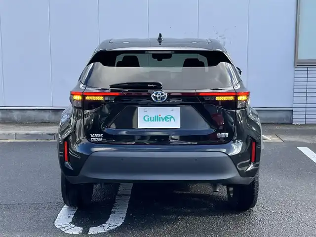 トヨタ ヤリスクロス ハイブリッド Z 三重県 2023(令5)年 2.9万km ブラックマイカ パノラミックビューモニター/トヨタコネクトナビ（Bluetooth/AM/FM/USB/Miracast/AppleCarPlay/AndroidAuto）/シートヒーター（前席）/ハーフレザー/ステアリングヒーター/ステアリングスイッチ/パワーシート（運転席）/セーフティセンス（プリクラッシュセーフティ/レーントレーシングアシスト/レーダークルーズコントロール/オートマチックハイビーム/ロードサインアシスト)/先行車発進告知機能/セカンダリーコリジョンブレーキ/パーキングサポートブレーキ（前後方静止物）/アダプティブハイビームアシスト/カラーヘッドアップディスプレイ/ドライブレコーダー付自動防眩インナーミラー/ETC/フルLEDヘッドランプ/オートライト/フルLEDリアコンビネーションランプ/LED照明付バニティミラー（前席）/ナノイーX/ヘッドレスト別体型ブラック合皮/アイボリーツィード調ファブリックコンビシート/シートバックポケット（助手席）/シートアンダートレイ（助手席）/スペアキー