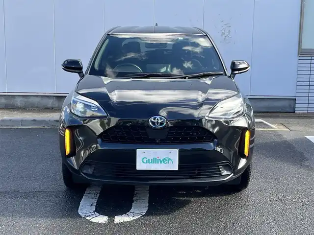トヨタ ヤリスクロス ハイブリッド Z 三重県 2023(令5)年 2.9万km ブラックマイカ パノラミックビューモニター/トヨタコネクトナビ（Bluetooth/AM/FM/USB/Miracast/AppleCarPlay/AndroidAuto）/シートヒーター（前席）/ハーフレザー/ステアリングヒーター/ステアリングスイッチ/パワーシート（運転席）/セーフティセンス（プリクラッシュセーフティ/レーントレーシングアシスト/レーダークルーズコントロール/オートマチックハイビーム/ロードサインアシスト)/先行車発進告知機能/セカンダリーコリジョンブレーキ/パーキングサポートブレーキ（前後方静止物）/アダプティブハイビームアシスト/カラーヘッドアップディスプレイ/ドライブレコーダー付自動防眩インナーミラー/ETC/フルLEDヘッドランプ/オートライト/フルLEDリアコンビネーションランプ/LED照明付バニティミラー（前席）/ナノイーX/ヘッドレスト別体型ブラック合皮/アイボリーツィード調ファブリックコンビシート/シートバックポケット（助手席）/シートアンダートレイ（助手席）/スペアキー