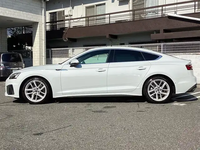 アウディ Ａ５ SB 35TDI Sライン 大阪府 2022(令4)年 2万km グレイシアホワイトメタリック ワンオーナー/純正メモリーナビ・フルセグTV・Bluetooth/MMIタッチレスポンス付きディスプレイ/アウディ アクティブレーンアシスト/前後ドライブレコーダー/アウディ ジャムアシスト/アウディ サイドアシスト/リアパーキングシステム/サラウンドビューカメラ/ステアリングヒーター/アシストパーキング/スマートキー2個/パワートランク/パドルシフト/前席パワーシート/ビルトインETC2.0/LEDオートヘッドライト/アウディ プレーンアシスト/合皮シート・シートヒーター/エクジットワーニングシステム/純正18インチアルミホイール/アダプティブクルーズコントロール