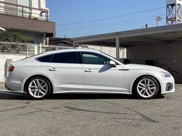 アウディ Ａ５ SB 35TDI Sライン 大阪府 2022(令4)年 2万km グレイシアホワイトメタリック ワンオーナー/純正メモリーナビ・フルセグTV・Bluetooth/MMIタッチレスポンス付きディスプレイ/アウディ アクティブレーンアシスト/前後ドライブレコーダー/アウディ ジャムアシスト/アウディ サイドアシスト/リアパーキングシステム/サラウンドビューカメラ/ステアリングヒーター/アシストパーキング/スマートキー2個/パワートランク/パドルシフト/前席パワーシート/ビルトインETC2.0/LEDオートヘッドライト/アウディ プレーンアシスト/合皮シート・シートヒーター/エクジットワーニングシステム/純正18インチアルミホイール/アダプティブクルーズコントロール