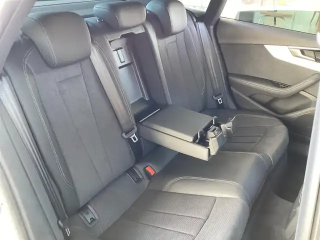 アウディ Ａ５ SB 35TDI Sライン 大阪府 2022(令4)年 2万km グレイシアホワイトメタリック ワンオーナー/純正メモリーナビ・フルセグTV・Bluetooth/MMIタッチレスポンス付きディスプレイ/アウディ アクティブレーンアシスト/前後ドライブレコーダー/アウディ ジャムアシスト/アウディ サイドアシスト/リアパーキングシステム/サラウンドビューカメラ/ステアリングヒーター/アシストパーキング/スマートキー2個/パワートランク/パドルシフト/前席パワーシート/ビルトインETC2.0/LEDオートヘッドライト/アウディ プレーンアシスト/合皮シート・シートヒーター/エクジットワーニングシステム/純正18インチアルミホイール/アダプティブクルーズコントロール