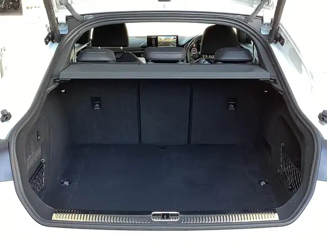 アウディ Ａ５ SB 35TDI Sライン 大阪府 2022(令4)年 2万km グレイシアホワイトメタリック ワンオーナー/純正メモリーナビ・フルセグTV・Bluetooth/MMIタッチレスポンス付きディスプレイ/アウディ アクティブレーンアシスト/前後ドライブレコーダー/アウディ ジャムアシスト/アウディ サイドアシスト/リアパーキングシステム/サラウンドビューカメラ/ステアリングヒーター/アシストパーキング/スマートキー2個/パワートランク/パドルシフト/前席パワーシート/ビルトインETC2.0/LEDオートヘッドライト/アウディ プレーンアシスト/合皮シート・シートヒーター/エクジットワーニングシステム/純正18インチアルミホイール/アダプティブクルーズコントロール