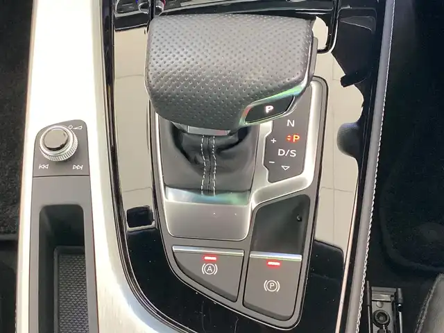 アウディ Ａ５ SB 35TDI Sライン 大阪府 2022(令4)年 2万km グレイシアホワイトメタリック ワンオーナー/純正メモリーナビ・フルセグTV・Bluetooth/MMIタッチレスポンス付きディスプレイ/アウディ アクティブレーンアシスト/前後ドライブレコーダー/アウディ ジャムアシスト/アウディ サイドアシスト/リアパーキングシステム/サラウンドビューカメラ/ステアリングヒーター/アシストパーキング/スマートキー2個/パワートランク/パドルシフト/前席パワーシート/ビルトインETC2.0/LEDオートヘッドライト/アウディ プレーンアシスト/合皮シート・シートヒーター/エクジットワーニングシステム/純正18インチアルミホイール/アダプティブクルーズコントロール