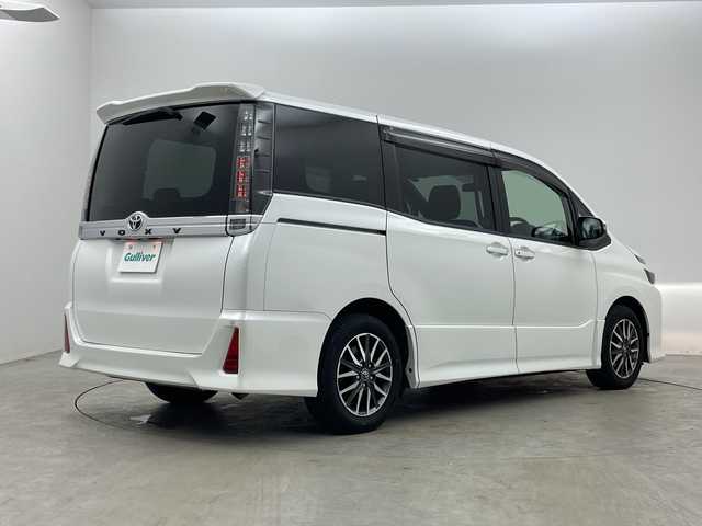 トヨタ ヴォクシー ZS 埼玉県 2014(平26)年 6.5万km ホワイトパールクリスタルシャイン 純正ナビ　フリップダウンモニター　バックカメラ　ビルトインＥＴＣ　ドライブレコーダー　エマージェンシーブレーキ　クルーズコントロール　社外アルミホイール　プッシュスタート　スマートキー　オートライト　