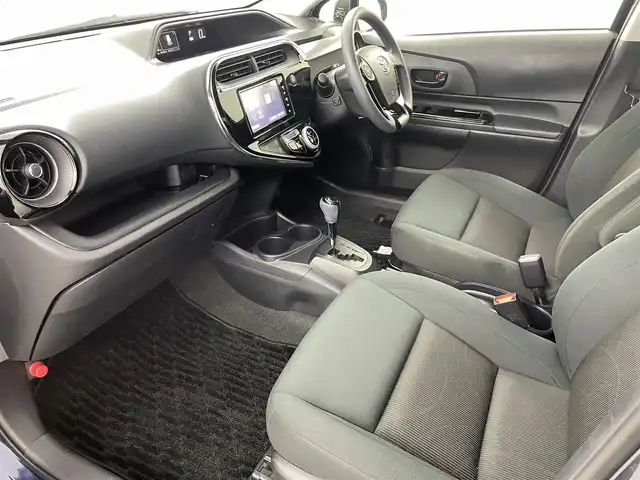 トヨタ アクア S スタイルブラック 福島県 2019(平31)年 2.9万km ダークブルーマイカ トヨタセーフティセンス/・プリクラッシュセーフティシステム（対車両）/・レーンディパーチャーアラート/・オートマチックハイビーム/純正SDナビ/・型番：ＮＳＺＴ－Ｗ６８Ｔ/・フルセグ/CD/DVD/SD/BT/FM/AM/・バックカメラ/・ビルトインETC/ドライブレコーダー/ステアリングスイッチ/LEDヘッドライト/・フォグランプ/・オートライト/ウィンカーミラー/・電動格納ミラー/純正フロアマット/ドアバイザー/プッシュスタート/・スマートキー/・スペアキー×１