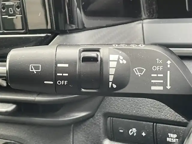 日産 ノート X 群馬県 2023(令5)年 1万km ピュアホワイトパール エマージェンシ―ブレーキ/・BSM/・LKA/・ふらつき警報/・標識認識/ワンオーナー/純正SDナビ/（AM/FM/CD/DVD/BT/SD/HDMI）/フルセグTV/全方位カメラ/デジタルインナーミラー/ETC/ドラレコ（前方のみ）/純正フロアマット/純正ドアバイザー/ステアリングリモコン/コーナーセンサー/保証書/取説/スペア―キー