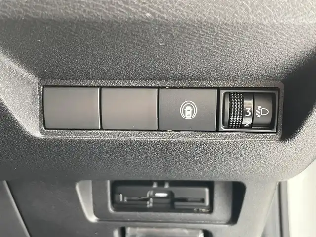 日産 ノート X 群馬県 2023(令5)年 1万km ピュアホワイトパール エマージェンシ―ブレーキ/・BSM/・LKA/・ふらつき警報/・標識認識/ワンオーナー/純正SDナビ/（AM/FM/CD/DVD/BT/SD/HDMI）/フルセグTV/全方位カメラ/デジタルインナーミラー/ETC/ドラレコ（前方のみ）/純正フロアマット/純正ドアバイザー/ステアリングリモコン/コーナーセンサー/保証書/取説/スペア―キー