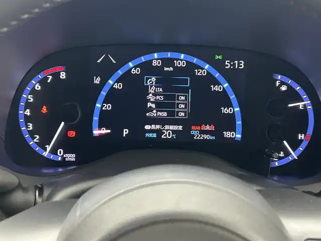 トヨタ ヤリスクロス Z 熊本県 2021(令3)年 2.3万km ブラックマイカ ワンオーナー/禁煙車/ディスプレイオーディオ(BT/ラジオ/ナビキット付き)/トヨタセーフティーセンス / ・衝突軽減ブレーキ(PCS)/ ・車線逸脱警報装置(LTA)/ ・PKSB(パーキングサポートブレーキ)/ ・RSA（ロードサインアシスト）/ ・レーダクルーズコントロール/・先行車発進お知らせ/ビルトインETC/バックカメラ/前後クリアランスソナー/運転席パワーシート/前席シートヒーター/電動パーキングブレーキ/オートライト/オートハイビーム/横滑り防止装置/純正アルミホイール/純正フロアマット/USB端子/スマートキー/プッシュスタート/スペアキー1本/保証書/取扱説明書