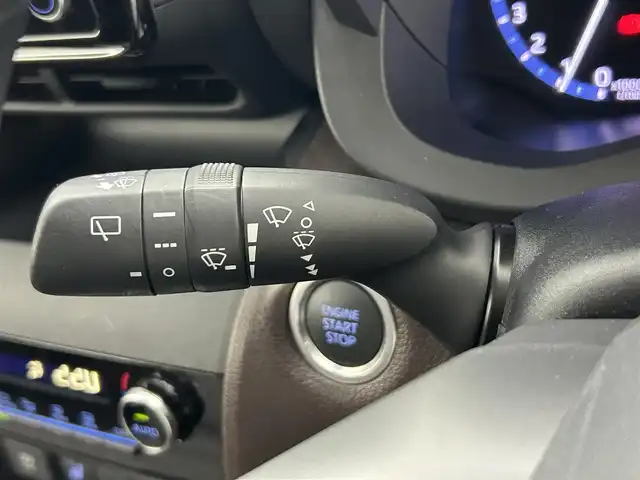 トヨタ ヤリスクロス Z 熊本県 2021(令3)年 2.3万km ブラックマイカ ワンオーナー/禁煙車/ディスプレイオーディオ(BT/ラジオ/ナビキット付き)/トヨタセーフティーセンス / ・衝突軽減ブレーキ(PCS)/ ・車線逸脱警報装置(LTA)/ ・PKSB(パーキングサポートブレーキ)/ ・RSA（ロードサインアシスト）/ ・レーダクルーズコントロール/・先行車発進お知らせ/ビルトインETC/バックカメラ/前後クリアランスソナー/運転席パワーシート/前席シートヒーター/電動パーキングブレーキ/オートライト/オートハイビーム/横滑り防止装置/純正アルミホイール/純正フロアマット/USB端子/スマートキー/プッシュスタート/スペアキー1本/保証書/取扱説明書
