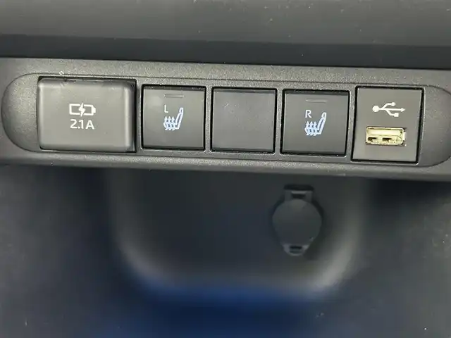 トヨタ ヤリスクロス Z 熊本県 2021(令3)年 2.3万km ブラックマイカ ワンオーナー/禁煙車/ディスプレイオーディオ(BT/ラジオ/ナビキット付き)/トヨタセーフティーセンス / ・衝突軽減ブレーキ(PCS)/ ・車線逸脱警報装置(LTA)/ ・PKSB(パーキングサポートブレーキ)/ ・RSA（ロードサインアシスト）/ ・レーダクルーズコントロール/・先行車発進お知らせ/ビルトインETC/バックカメラ/前後クリアランスソナー/運転席パワーシート/前席シートヒーター/電動パーキングブレーキ/オートライト/オートハイビーム/横滑り防止装置/純正アルミホイール/純正フロアマット/USB端子/スマートキー/プッシュスタート/スペアキー1本/保証書/取扱説明書