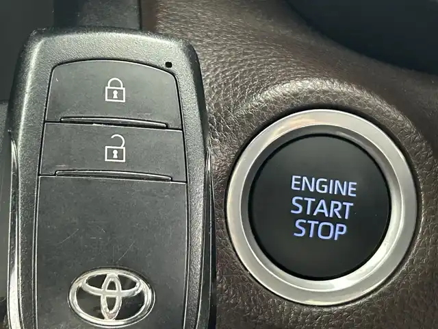 トヨタ ヤリスクロス Z 熊本県 2021(令3)年 2.3万km ブラックマイカ ワンオーナー/禁煙車/ディスプレイオーディオ(BT/ラジオ/ナビキット付き)/トヨタセーフティーセンス / ・衝突軽減ブレーキ(PCS)/ ・車線逸脱警報装置(LTA)/ ・PKSB(パーキングサポートブレーキ)/ ・RSA（ロードサインアシスト）/ ・レーダクルーズコントロール/・先行車発進お知らせ/ビルトインETC/バックカメラ/前後クリアランスソナー/運転席パワーシート/前席シートヒーター/電動パーキングブレーキ/オートライト/オートハイビーム/横滑り防止装置/純正アルミホイール/純正フロアマット/USB端子/スマートキー/プッシュスタート/スペアキー1本/保証書/取扱説明書