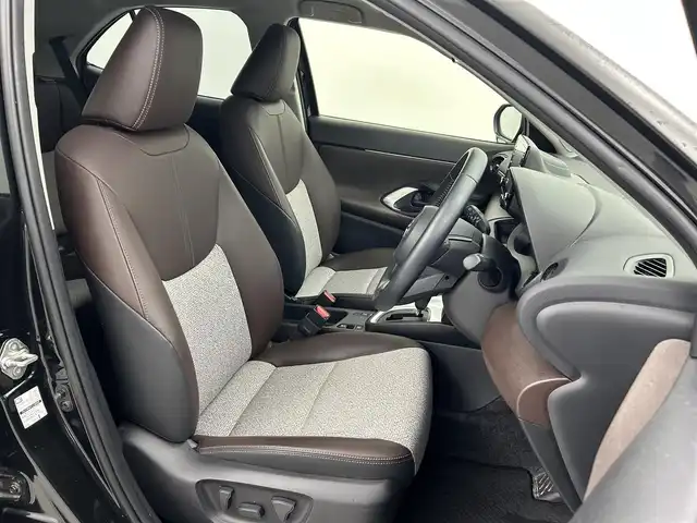 トヨタ ヤリスクロス Z 熊本県 2021(令3)年 2.3万km ブラックマイカ ワンオーナー/禁煙車/ディスプレイオーディオ(BT/ラジオ/ナビキット付き)/トヨタセーフティーセンス / ・衝突軽減ブレーキ(PCS)/ ・車線逸脱警報装置(LTA)/ ・PKSB(パーキングサポートブレーキ)/ ・RSA（ロードサインアシスト）/ ・レーダクルーズコントロール/・先行車発進お知らせ/ビルトインETC/バックカメラ/前後クリアランスソナー/運転席パワーシート/前席シートヒーター/電動パーキングブレーキ/オートライト/オートハイビーム/横滑り防止装置/純正アルミホイール/純正フロアマット/USB端子/スマートキー/プッシュスタート/スペアキー1本/保証書/取扱説明書