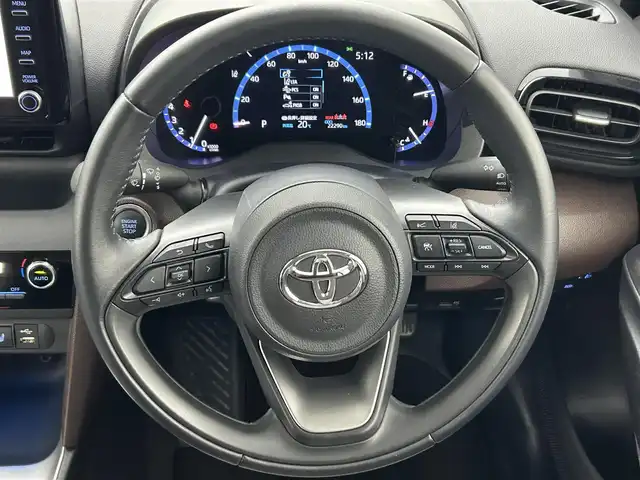 トヨタ ヤリスクロス Z 熊本県 2021(令3)年 2.3万km ブラックマイカ ワンオーナー/禁煙車/ディスプレイオーディオ(BT/ラジオ/ナビキット付き)/トヨタセーフティーセンス / ・衝突軽減ブレーキ(PCS)/ ・車線逸脱警報装置(LTA)/ ・PKSB(パーキングサポートブレーキ)/ ・RSA（ロードサインアシスト）/ ・レーダクルーズコントロール/・先行車発進お知らせ/ビルトインETC/バックカメラ/前後クリアランスソナー/運転席パワーシート/前席シートヒーター/電動パーキングブレーキ/オートライト/オートハイビーム/横滑り防止装置/純正アルミホイール/純正フロアマット/USB端子/スマートキー/プッシュスタート/スペアキー1本/保証書/取扱説明書