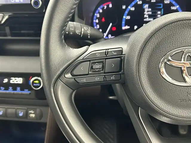 トヨタ ヤリスクロス Z 熊本県 2021(令3)年 2.3万km ブラックマイカ ワンオーナー/禁煙車/ディスプレイオーディオ(BT/ラジオ/ナビキット付き)/トヨタセーフティーセンス / ・衝突軽減ブレーキ(PCS)/ ・車線逸脱警報装置(LTA)/ ・PKSB(パーキングサポートブレーキ)/ ・RSA（ロードサインアシスト）/ ・レーダクルーズコントロール/・先行車発進お知らせ/ビルトインETC/バックカメラ/前後クリアランスソナー/運転席パワーシート/前席シートヒーター/電動パーキングブレーキ/オートライト/オートハイビーム/横滑り防止装置/純正アルミホイール/純正フロアマット/USB端子/スマートキー/プッシュスタート/スペアキー1本/保証書/取扱説明書