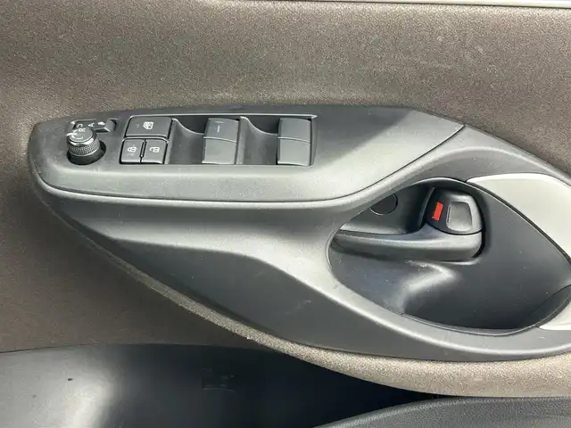 トヨタ ヤリスクロス Z 熊本県 2021(令3)年 2.3万km ブラックマイカ ワンオーナー/禁煙車/ディスプレイオーディオ(BT/ラジオ/ナビキット付き)/トヨタセーフティーセンス / ・衝突軽減ブレーキ(PCS)/ ・車線逸脱警報装置(LTA)/ ・PKSB(パーキングサポートブレーキ)/ ・RSA（ロードサインアシスト）/ ・レーダクルーズコントロール/・先行車発進お知らせ/ビルトインETC/バックカメラ/前後クリアランスソナー/運転席パワーシート/前席シートヒーター/電動パーキングブレーキ/オートライト/オートハイビーム/横滑り防止装置/純正アルミホイール/純正フロアマット/USB端子/スマートキー/プッシュスタート/スペアキー1本/保証書/取扱説明書