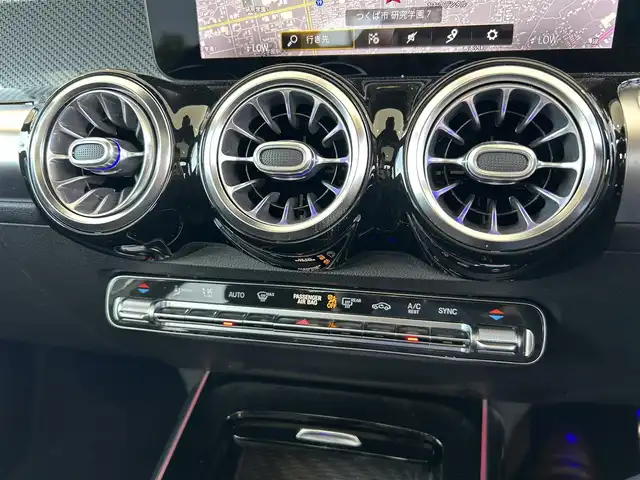 メルセデス・ベンツ ＧＬＢ２００ｄ AMGライン 茨城県 2020(令2)年 1.8万km デジタルホワイト パノラマルーフ/AMGラインpkg/・アダプティブハイビームアシスト＋/・マルチビームLEDヘッドライト/・AMGライン/・本革巻スポーツステアリング/・スポーツシート/・レザーARTICO/MICROCUTシート/・19インチAMG5ツインスポークAW/レーダーセーフティpkg/アクティブパーキングアシスト/アダプティブハイビームアシスト＋/メモリー付パワーシート（D/N）/シートヒーター（D/N）/デジタルコックピットディスプレイ/360°カメラシステム/アンビエント（64色）/ワイヤレスチャージング/EASY-PACK自動開閉テールゲート/フットトランクオープナー/ETC2.0