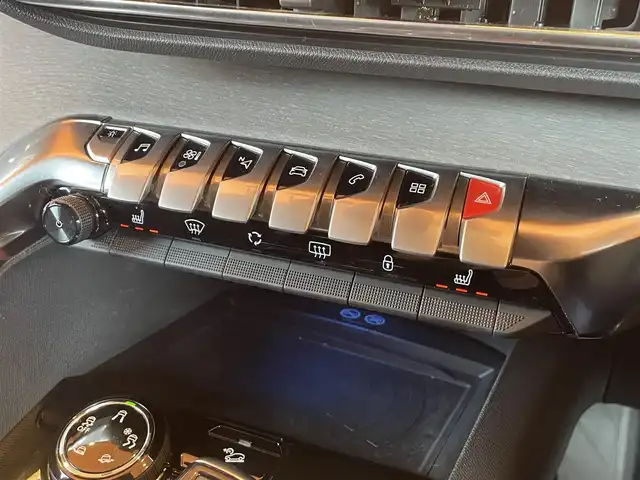 プジョー ５００８ GT ブルーHDi 愛知県 2019(令1)年 5.9万km エメラルドクリスタル ナビ /フルセグTV /Bluetooth /ファーストクラスパッケージ /黒革シート /シートヒーター/パノラマサンルーフ /フロント/サイド/リアカメラ /ブラインドスポット /ACC /レーンキープ /パワーテールゲート