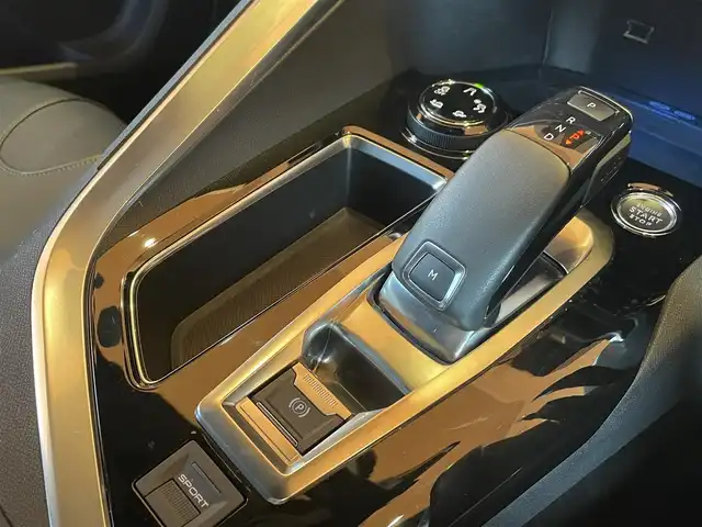 プジョー ５００８ GT ブルーHDi 愛知県 2019(令1)年 5.9万km エメラルドクリスタル ナビ /フルセグTV /Bluetooth /ファーストクラスパッケージ /黒革シート /シートヒーター/パノラマサンルーフ /フロント/サイド/リアカメラ /ブラインドスポット /ACC /レーンキープ /パワーテールゲート