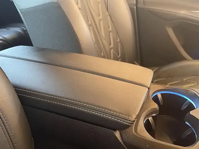 プジョー ５００８ GT ブルーHDi 愛知県 2019(令1)年 5.9万km エメラルドクリスタル ナビ /フルセグTV /Bluetooth /ファーストクラスパッケージ /黒革シート /シートヒーター/パノラマサンルーフ /フロント/サイド/リアカメラ /ブラインドスポット /ACC /レーンキープ /パワーテールゲート