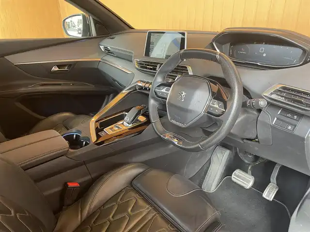 プジョー ５００８ GT ブルーHDi 愛知県 2019(令1)年 5.9万km エメラルドクリスタル ナビ /フルセグTV /Bluetooth /ファーストクラスパッケージ /黒革シート /シートヒーター/パノラマサンルーフ /フロント/サイド/リアカメラ /ブラインドスポット /ACC /レーンキープ /パワーテールゲート
