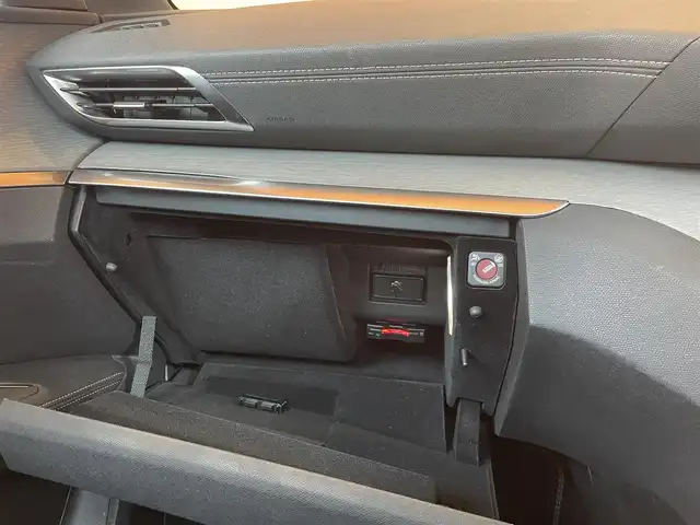 プジョー ５００８ GT ブルーHDi 愛知県 2019(令1)年 5.9万km エメラルドクリスタル ナビ /フルセグTV /Bluetooth /ファーストクラスパッケージ /黒革シート /シートヒーター/パノラマサンルーフ /フロント/サイド/リアカメラ /ブラインドスポット /ACC /レーンキープ /パワーテールゲート