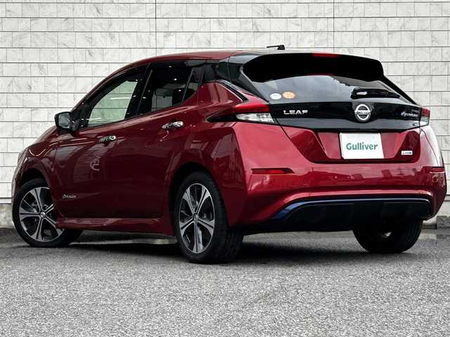 日産 リーフ X 10万台記念車 大分県 2018(平30)年 6.9万km ラディアントレッド 純正SDナビ（QY86-55ND）/Bluetooth/フルセグ/CD/DVD/BOSEサウンド/シートヒーター（D＋N席）/プロパイロット/ステアリングヒーター/純正アルミホイル17インチ/本革シート/純正フロアマット/スペアキー/バックカメラ/ETC/UVカットガラス