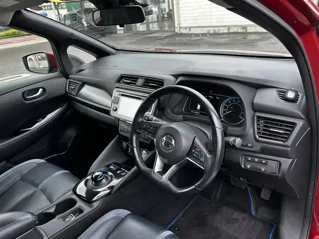 日産 リーフ X 10万台記念車 大分県 2018(平30)年 6.9万km ラディアントレッド 純正SDナビ（QY86-55ND）/Bluetooth/フルセグ/CD/DVD/BOSEサウンド/シートヒーター（D＋N席）/プロパイロット/ステアリングヒーター/純正アルミホイル17インチ/本革シート/純正フロアマット/スペアキー/バックカメラ/ETC/UVカットガラス