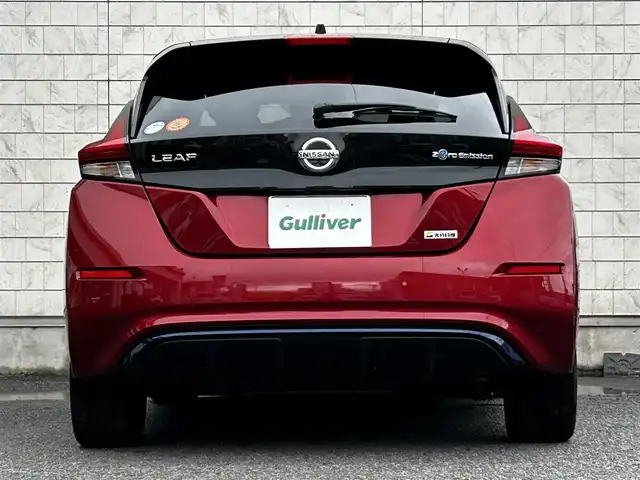 日産 リーフ X 10万台記念車 大分県 2018(平30)年 6.9万km ラディアントレッド 純正SDナビ（QY86-55ND）/Bluetooth/フルセグ/CD/DVD/BOSEサウンド/シートヒーター（D＋N席）/プロパイロット/ステアリングヒーター/純正アルミホイル17インチ/本革シート/純正フロアマット/スペアキー/バックカメラ/ETC/UVカットガラス