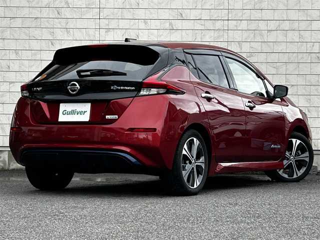 日産 リーフ X 10万台記念車 大分県 2018(平30)年 6.9万km ラディアントレッド 純正SDナビ（QY86-55ND）/Bluetooth/フルセグ/CD/DVD/BOSEサウンド/シートヒーター（D＋N席）/プロパイロット/ステアリングヒーター/純正アルミホイル17インチ/本革シート/純正フロアマット/スペアキー/バックカメラ/ETC/UVカットガラス