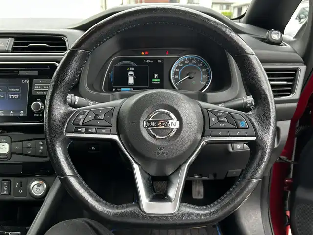日産 リーフ X 10万台記念車 大分県 2018(平30)年 6.9万km ラディアントレッド 純正SDナビ（QY86-55ND）/Bluetooth/フルセグ/CD/DVD/BOSEサウンド/シートヒーター（D＋N席）/プロパイロット/ステアリングヒーター/純正アルミホイル17インチ/本革シート/純正フロアマット/スペアキー/バックカメラ/ETC/UVカットガラス