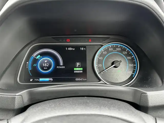 日産 リーフ X 10万台記念車 大分県 2018(平30)年 6.9万km ラディアントレッド 純正SDナビ（QY86-55ND）/Bluetooth/フルセグ/CD/DVD/BOSEサウンド/シートヒーター（D＋N席）/プロパイロット/ステアリングヒーター/純正アルミホイル17インチ/本革シート/純正フロアマット/スペアキー/バックカメラ/ETC/UVカットガラス
