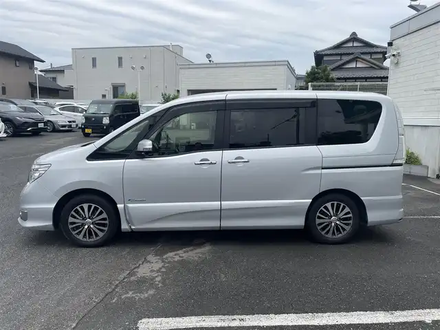 日産 セレナ ハイウェイS S HV Aセーフ 神奈川県 2014(平26)年 6.8万km ブリリアントシルバー 純正8型ナビ（MM514D-L）/・Bluetooth・DVD/・フルセグTV/・アラウンドビューモニター/純正11型フリップダウンモニター/両側電動スライドドア/運転支援システム/・エマージェンシーブレーキ/・踏み間違い防止アシスト/・車線逸脱警報/LEDライト/ビルトインETC/クルーズコントロール/スマートキーX2/新車時手帳、取説