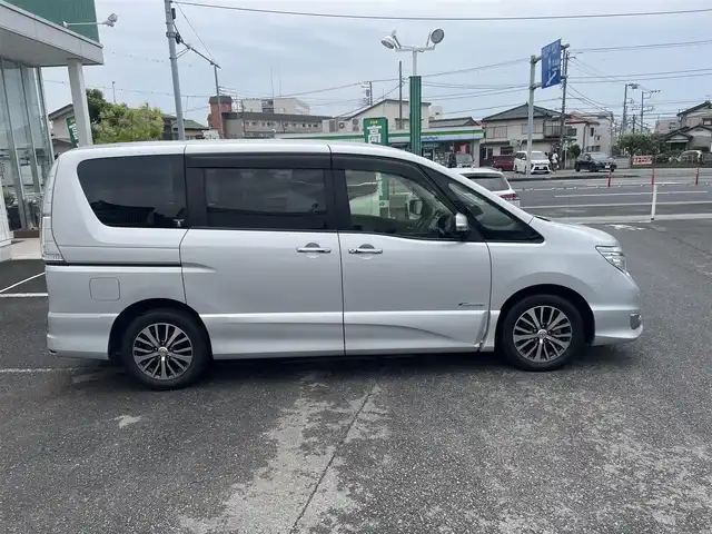 日産 セレナ ハイウェイS S HV Aセーフ 神奈川県 2014(平26)年 6.8万km ブリリアントシルバー 純正8型ナビ（MM514D-L）/・Bluetooth・DVD/・フルセグTV/・アラウンドビューモニター/純正11型フリップダウンモニター/両側電動スライドドア/運転支援システム/・エマージェンシーブレーキ/・踏み間違い防止アシスト/・車線逸脱警報/LEDライト/ビルトインETC/クルーズコントロール/スマートキーX2/新車時手帳、取説