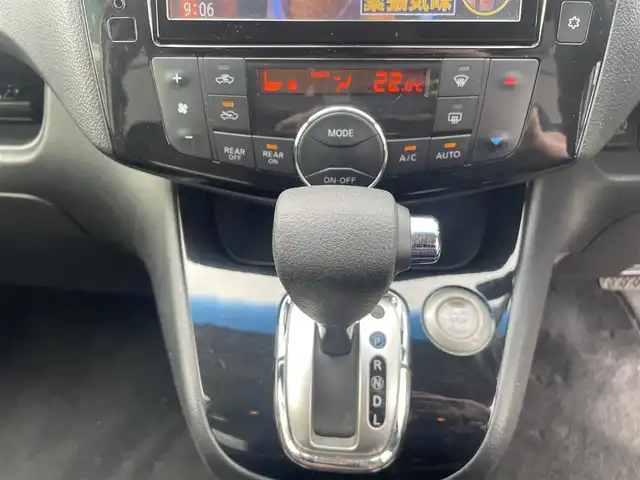 日産 セレナ ハイウェイS S HV Aセーフ 神奈川県 2014(平26)年 6.8万km ブリリアントシルバー 純正8型ナビ（MM514D-L）/・Bluetooth・DVD/・フルセグTV/・アラウンドビューモニター/純正11型フリップダウンモニター/両側電動スライドドア/運転支援システム/・エマージェンシーブレーキ/・踏み間違い防止アシスト/・車線逸脱警報/LEDライト/ビルトインETC/クルーズコントロール/スマートキーX2/新車時手帳、取説